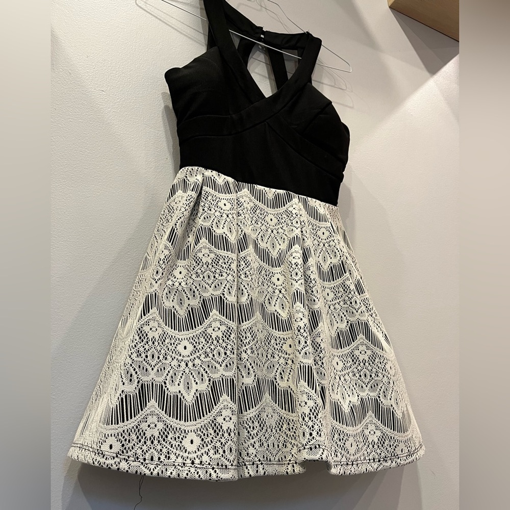 Crystal Doll | Black & White Fit and Flare Sleeveless Dress